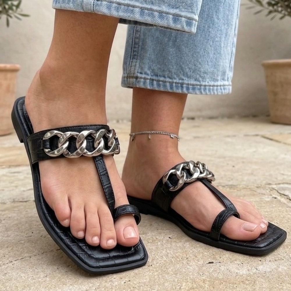 Guess Womens Black Croc Embossed Chain Link Square Toe Loop Flat Sandals Size 8M